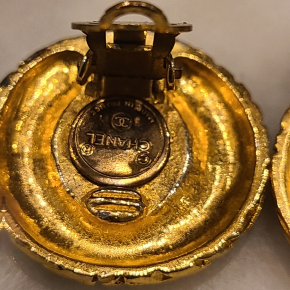 AUTH CHANEL 18K GOLD PLATED CC LOGO NECKLACE & EARRINGS SET - Picture 9 of 14